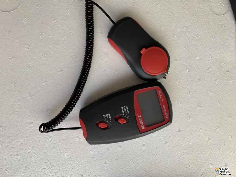 数字照度计量程不小于2000lx;精度:±5%